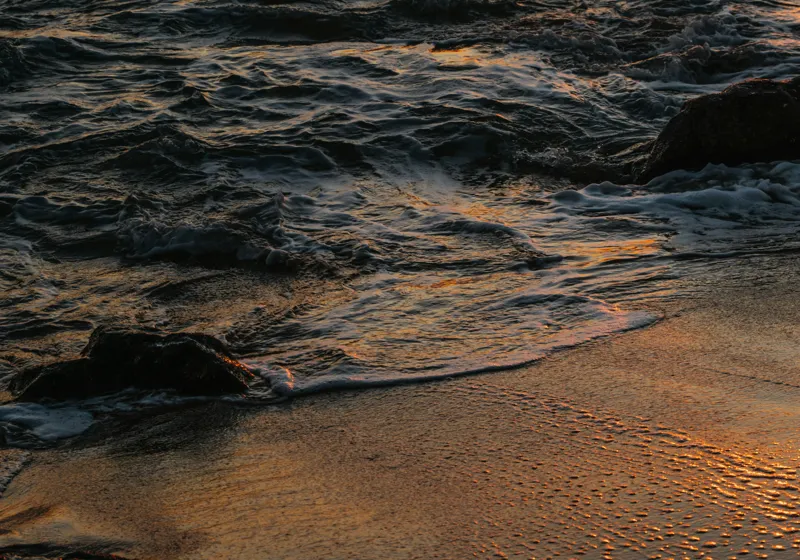 Tablou Canvas, "Valurile mării la apusul soarelui", Valuri, Apus, Nisip, Reflecții, Liniște, Natură, Ocean, 100 x 70 cm – poza 2