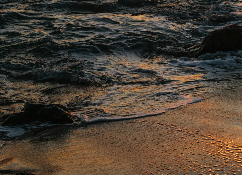 Tablou Canvas, "Valurile mării la apusul soarelui", Valuri, Apus, Nisip, Reflecții, Liniște, Natură, Ocean, 54 x 39 cm – poza 2