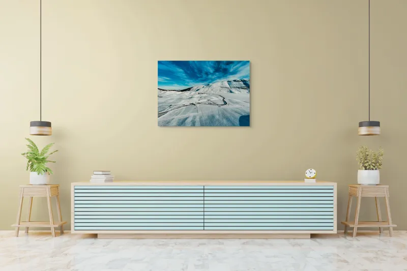 Tablou Canvas, "Iarna pe căi serpentine sub cer senin", Alb, Întindere, Munte, Cer, Nor, Drum, Zăpadă, Pitoresc, Liniște, Înghețat, 100 x 70 cm – poza 4