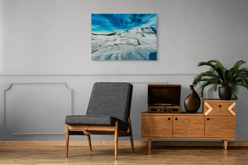 Tablou Canvas, "Iarna pe căi serpentine sub cer senin", Alb, Întindere, Munte, Cer, Nor, Drum, Zăpadă, Pitoresc, Liniște, Înghețat, 100 x 70 cm – poza 8