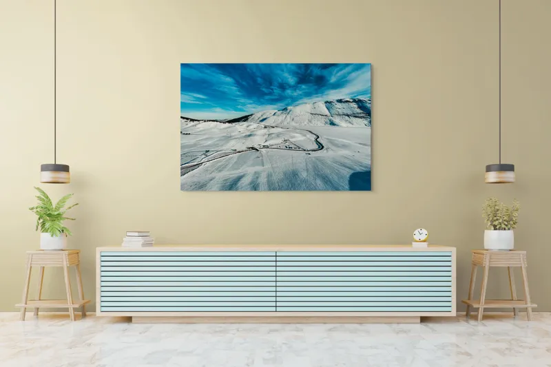 Tablou Canvas, "Iarna pe căi serpentine sub cer senin", Alb, Întindere, Munte, Cer, Nor, Drum, Zăpadă, Pitoresc, Liniște, Înghețat, 150 x 100 cm – poza 6