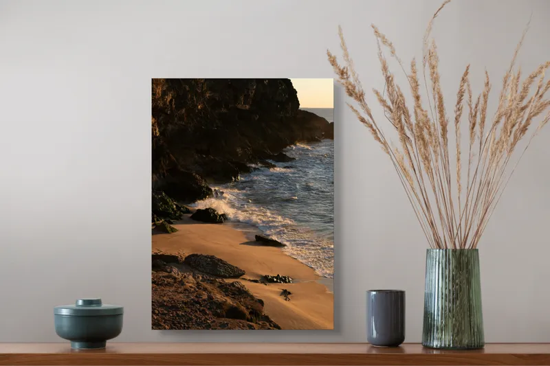 Tablou Canvas, "Apus peste țărmul stâncos al mării", Plajă, Apus, Valuri, Stânci, Nisip, Ocean, Lumină, Relaxare, 39 x 54 cm – poza 3
