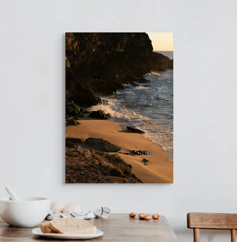 Tablou Canvas, "Apus peste țărmul stâncos al mării", Plajă, Apus, Valuri, Stânci, Nisip, Ocean, Lumină, Relaxare, 50 x 70 cm – poza 3