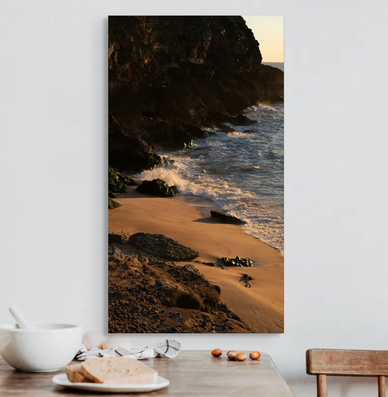 Tablou Canvas, "Apus peste țărmul stâncos al mării", Plajă, Apus, Valuri, Stânci, Nisip, Ocean, Lumină, Relaxare, 50 x 90 cm – poza 3