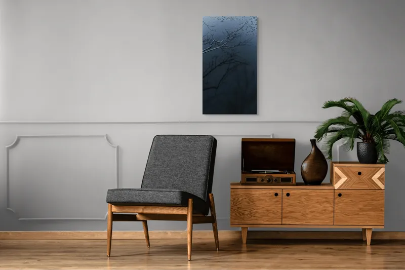Tablou Canvas, "Reflecții și tăcere sub ploaie", Ramură, Reflexie, Apă, Ploaie, Umbre, Întuneric, Liniște, 50 x 90 cm – poza 8
