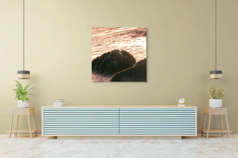 Tablou Canvas, "Iluminarea mării la apusul soarelui", Valuri, Apus, Stânci, Alge, Lumină, Reflecții, Textură, Natură, 100 x 100 cm – poza 5