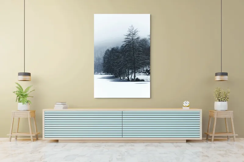 Tablou Canvas, "Copaci înghețați pe malul lacului", Iarnă, Pădure, Zăpadă, Liniște, Apă Înghețată, Copaci, Norii, Peisaj, Umbre, Frig, 100 x 150 cm – poza 4