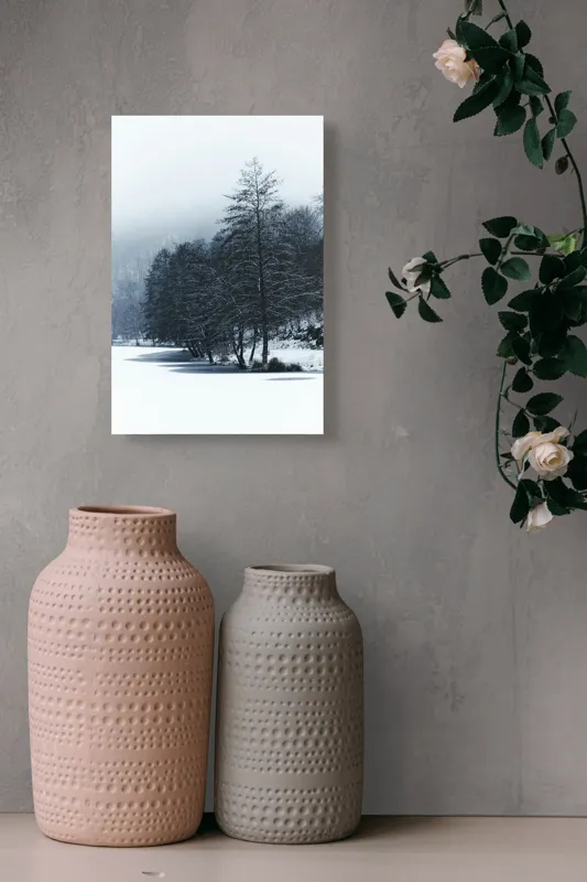 Tablou Canvas, "Copaci înghețați pe malul lacului", Iarnă, Pădure, Zăpadă, Liniște, Apă Înghețată, Copaci, Norii, Peisaj, Umbre, Frig, 26 x 39 cm – poza 6