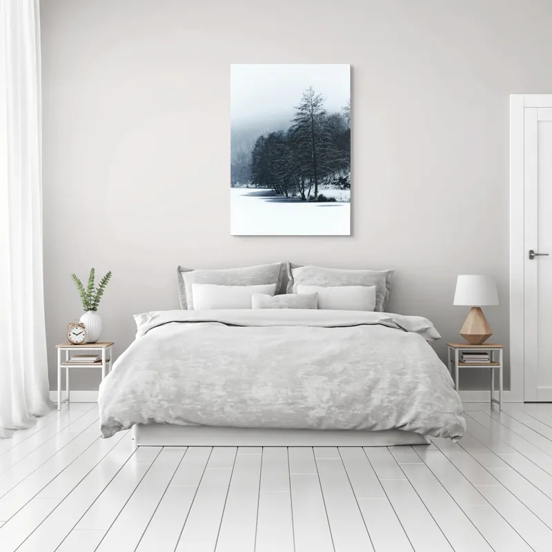 Tablou Canvas, "Copaci înghețați pe malul lacului", Iarnă, Pădure, Zăpadă, Liniște, Apă Înghețată, Copaci, Norii, Peisaj, Umbre, Frig, 70 x 100 cm – poza 3