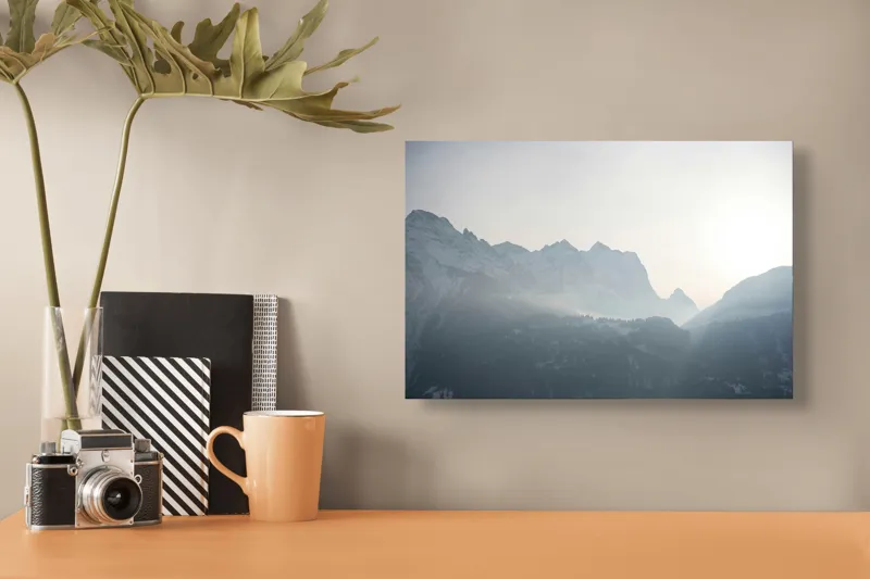 Tablou Canvas, "Lumina dimineții peste munți înzăpeziți", Munți, Ceață, Răsărit, Siluete, Frig, Lumină, Vârfuri, Cer, Peisaj, Natură, 39 x 26 cm – poza 3