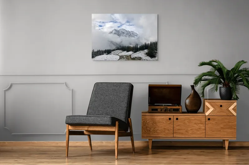 Tablou Canvas, "Vârful înghețat printre nori albi", Nori, Munți, Zăpadă, Pini, Cărare, Peisaj, Cer, Albastru, Frig, Natură, 100 x 70 cm – poza 8