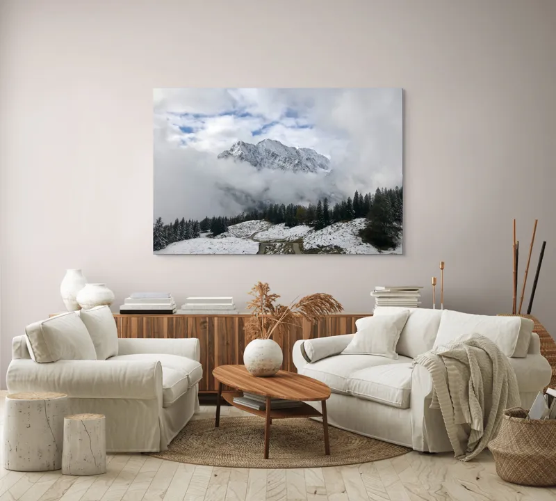 Tablou Canvas, "Vârful înghețat printre nori albi", Nori, Munți, Zăpadă, Pini, Cărare, Peisaj, Cer, Albastru, Frig, Natură, 150 x 100 cm – poza 3