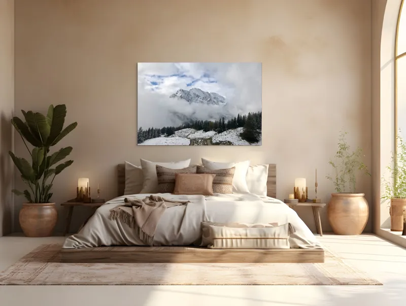 Tablou Canvas, "Vârful înghețat printre nori albi", Nori, Munți, Zăpadă, Pini, Cărare, Peisaj, Cer, Albastru, Frig, Natură, 150 x 100 cm – poza 4