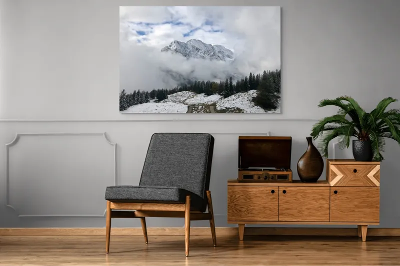 Tablou Canvas, "Vârful înghețat printre nori albi", Nori, Munți, Zăpadă, Pini, Cărare, Peisaj, Cer, Albastru, Frig, Natură, 150 x 100 cm – poza 8