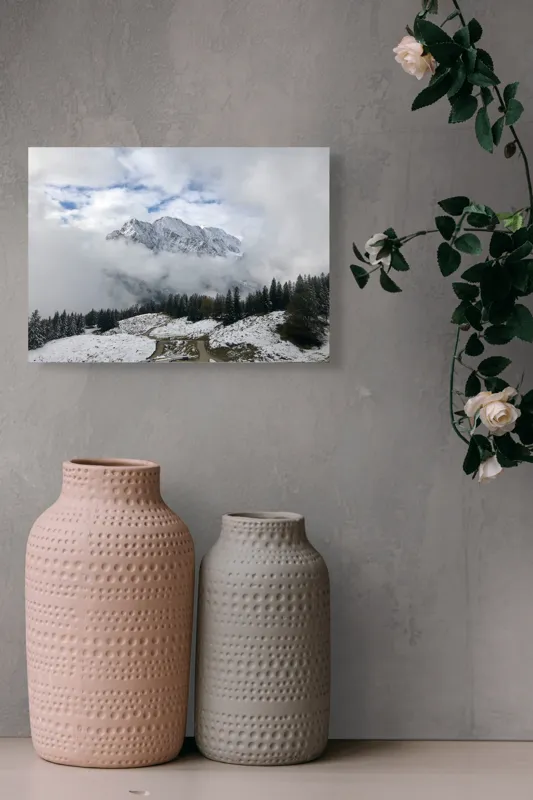 Tablou Canvas, "Vârful înghețat printre nori albi", Nori, Munți, Zăpadă, Pini, Cărare, Peisaj, Cer, Albastru, Frig, Natură, 54 x 39 cm – poza 8