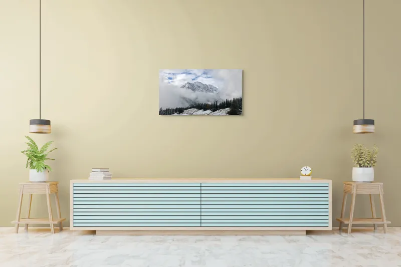 Tablou Canvas, "Vârful înghețat printre nori albi", Nori, Munți, Zăpadă, Pini, Cărare, Peisaj, Cer, Albastru, Frig, Natură, 90 x 50 cm – poza 5