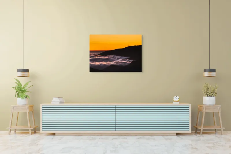 Tablou Canvas, "Marea de nori sub cerul portocaliu", Cer, Nori, Apus, Siluetă, Calm, Munți, 100 x 70 cm – poza 4