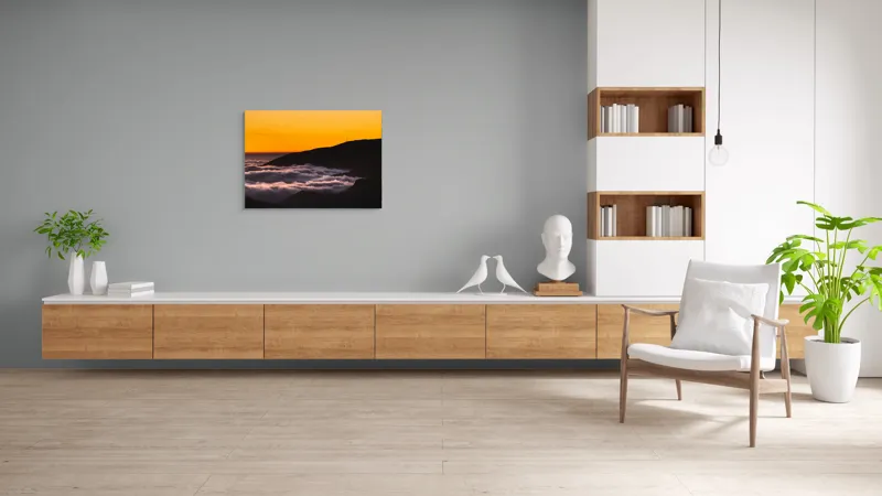 Tablou Canvas, "Marea de nori sub cerul portocaliu", Cer, Nori, Apus, Siluetă, Calm, Munți, 100 x 70 cm – poza 6