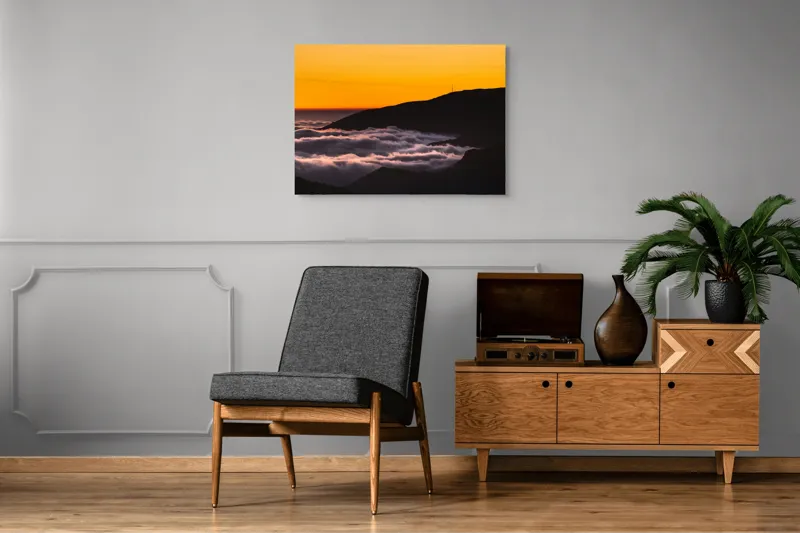 Tablou Canvas, "Marea de nori sub cerul portocaliu", Cer, Nori, Apus, Siluetă, Calm, Munți, 100 x 70 cm – poza 8