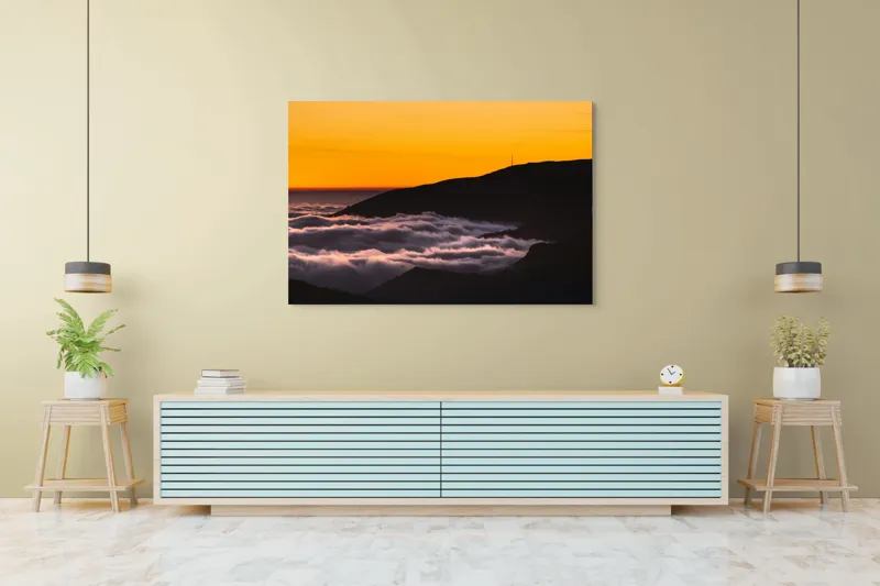 Tablou Canvas, "Marea de nori sub cerul portocaliu", Cer, Nori, Apus, Siluetă, Calm, Munți, 150 x 100 cm – poza 6