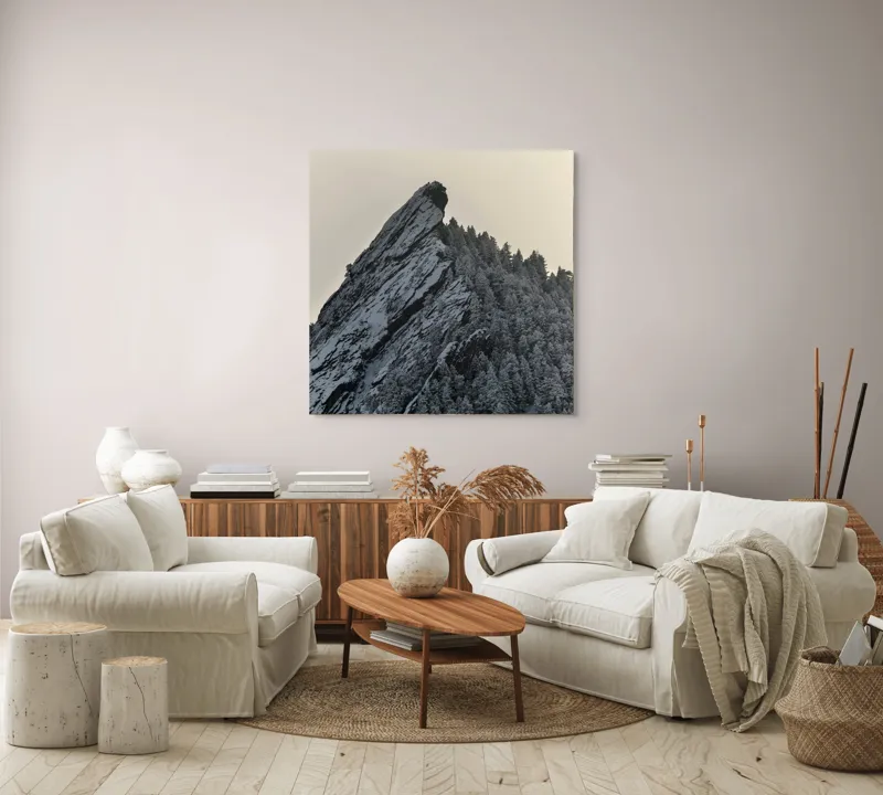 Tablou Canvas, "Piatra înghețată sub cerul noros", Rocă, Zăpadă, Pădure, Cer, Iarnă, 100 x 100 cm – poza 3