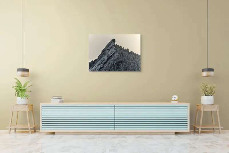Tablou Canvas, "Piatra înghețată sub cerul noros", Rocă, Zăpadă, Pădure, Cer, Iarnă, 100 x 70 cm – poza 4