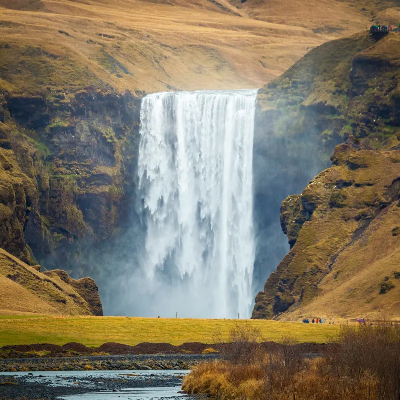 Tablou Canvas, "Cascada în mijlocul naturii sălbatice", Cascadă, Spectaculoasă, Natura, Sălbatic, Peisaj, Apă, Munți, Valuri, Râu, Înălțime, Verdeață, 100 x 100 cm – poza 2