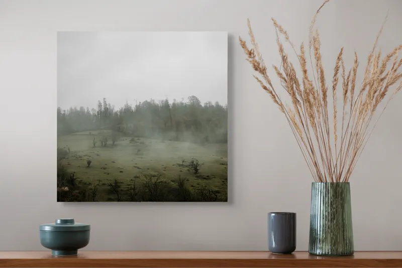 Tablou Canvas, "Câmpie învăluită în ceață dimineața", Ceață, Pajiște, Copaci, Tăcere, Melancolie, Natură, Răcoare, Verdeață, Mister, Liniște, 50 x 50 cm – poza 4