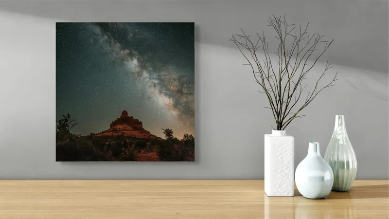 Tablou Canvas, "Rugăciune sub cerul înstelat", Stele, Cer, Peisaj, Noapte, Roci, Cale Lactee, Natura, Pădure, Lumină, Cosmos, 50 x 50 cm – poza 3