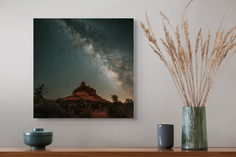 Tablou Canvas, "Rugăciune sub cerul înstelat", Stele, Cer, Peisaj, Noapte, Roci, Cale Lactee, Natura, Pădure, Lumină, Cosmos, 50 x 50 cm – poza 4