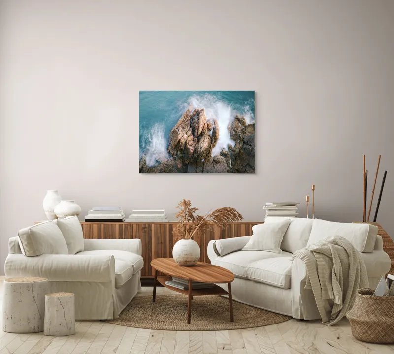 Tablou Canvas, "Valuri lovind stâncile aspre ale mării", Valuri, Stânci, Spumă, Ocean, Natură, Putere, Mișcare, Contrast, Textură, Răgaz., 100 x 70 cm – poza 3