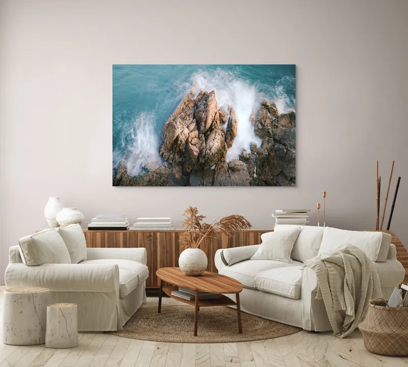 Tablou Canvas, "Valuri lovind stâncile aspre ale mării", Valuri, Stânci, Spumă, Ocean, Natură, Putere, Mișcare, Contrast, Textură, Răgaz., 150 x 100 cm – poza 3