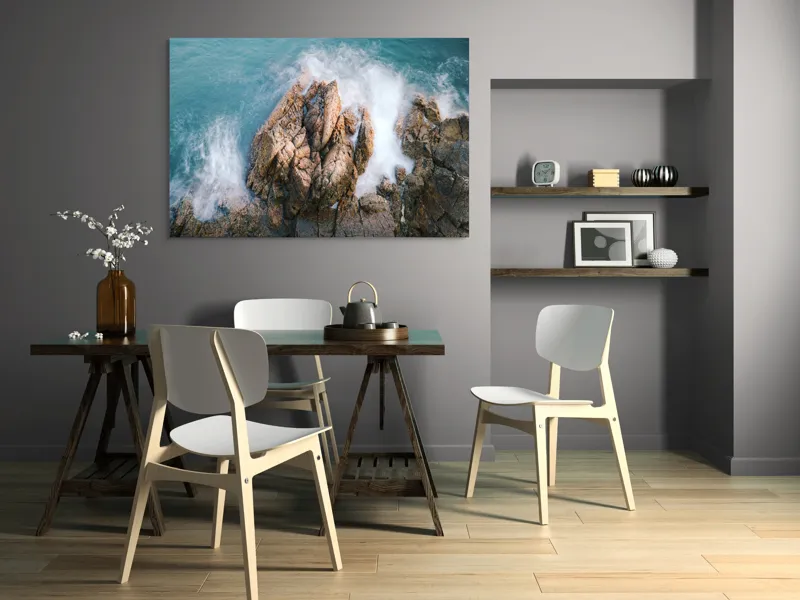 Tablou Canvas, "Valuri lovind stâncile aspre ale mării", Valuri, Stânci, Spumă, Ocean, Natură, Putere, Mișcare, Contrast, Textură, Răgaz., 150 x 100 cm – poza 5