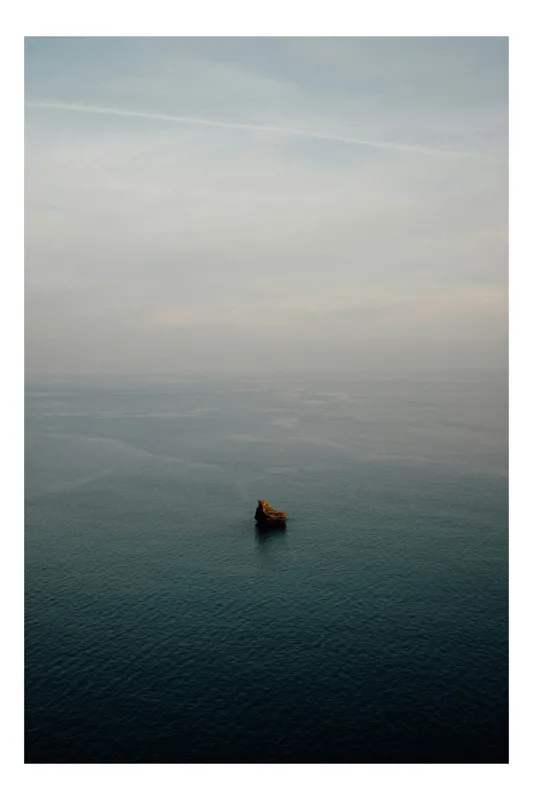 Tablou Canvas, "Un colț singuratic în nemărginire marină", Calm, Vast, Serene, Solitary, Tranquil, Endless, 39 x 54 cm