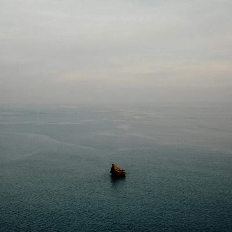 Tablou Canvas, "Un colț singuratic în nemărginire marină", Calm, Vast, Serene, Solitary, Tranquil, Endless, 100 x 100 cm – poza 2