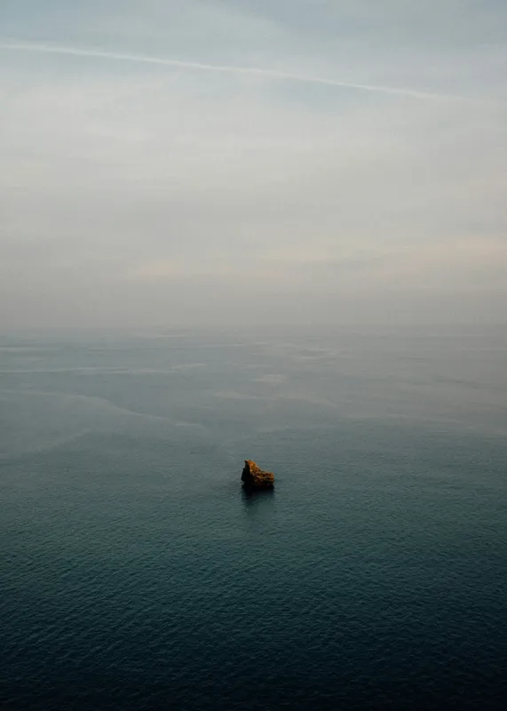Tablou Canvas, "Un colț singuratic în nemărginire marină", Calm, Vast, Serene, Solitary, Tranquil, Endless, 50 x 70 cm – poza 2