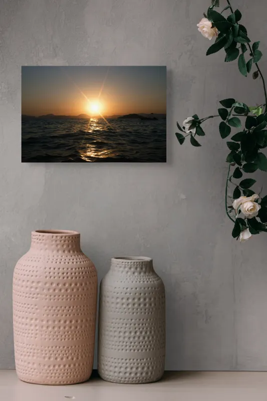 Tablou Canvas, "Apus liniștit peste oceanul îndepărtat", Soare, Apus, Ocean, Valuri, Siluetă, Lumină, Cer, Reflexii, Liniște, Peisaj, 39 x 26 cm – poza 4
