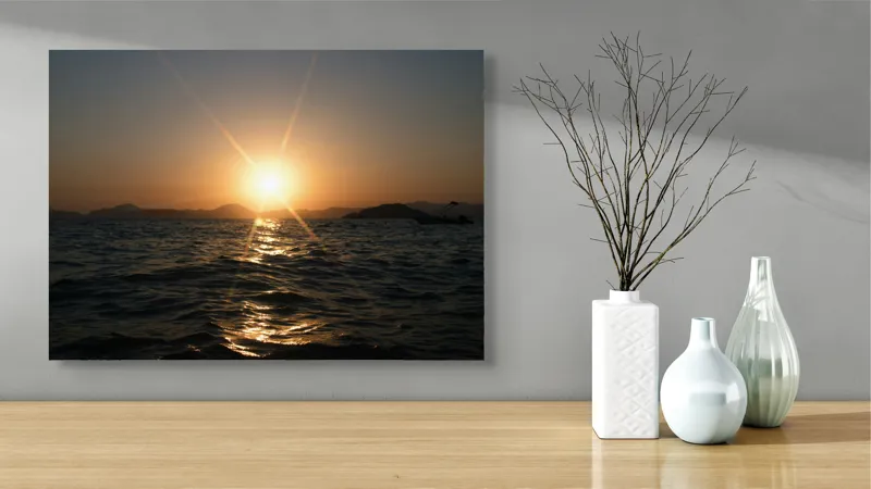 Tablou Canvas, "Apus liniștit peste oceanul îndepărtat", Soare, Apus, Ocean, Valuri, Siluetă, Lumină, Cer, Reflexii, Liniște, Peisaj, 70 x 50 cm – poza 3