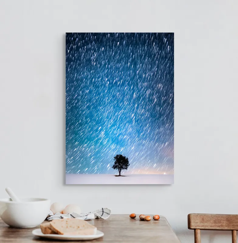 Tablou Canvas, "Steaua nordului peste copacul singuratic", Stele, Cădere, Noapte, Solitudine, Peisaj, Magie, Cer., 50 x 70 cm – poza 3