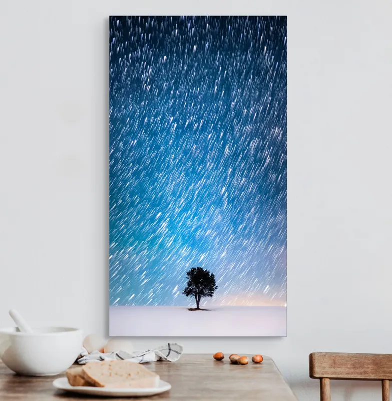 Tablou Canvas, "Steaua nordului peste copacul singuratic", Stele, Cădere, Noapte, Solitudine, Peisaj, Magie, Cer., 50 x 90 cm – poza 3