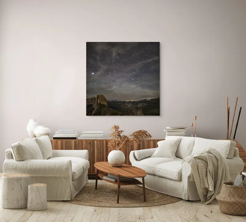 Tablou Canvas, "Cerul înstelat deasupra munților Yosemite", Stele, Cer, Munte, Noapte, Natură, Pădure, Frumusețe, Tranquilitate, 100 x 100 cm – poza 3
