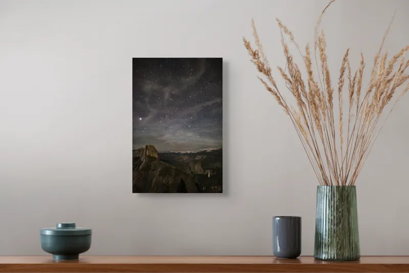 Tablou Canvas, "Cerul înstelat deasupra munților Yosemite", Stele, Cer, Munte, Noapte, Natură, Pădure, Frumusețe, Tranquilitate, 26 x 39 cm – poza 5