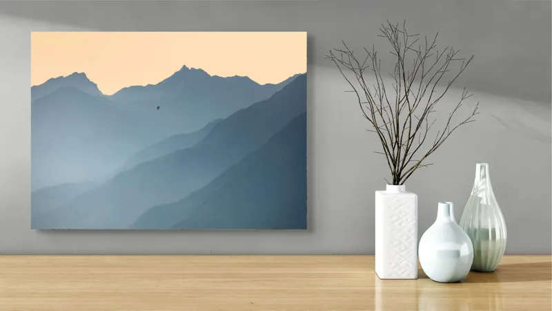 Tablou Canvas, "Plimbare cu balonul printre munți", Munte, Ceață, Balon, Răsărit, Liniște, Vârfuri, Siluetă, Cer, Pitoresc, Albastru, 70 x 50 cm – poza 3