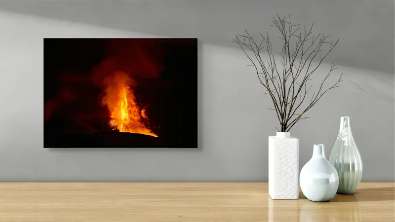 Tablou Canvas, "Erupția vulcanului în noapte misterioasă", Foc, Erupție, Lumină, Noapte, Căldură, Natură, Spectacol, Energie, Intensitate, Forță, 54 x 39 cm – poza 3