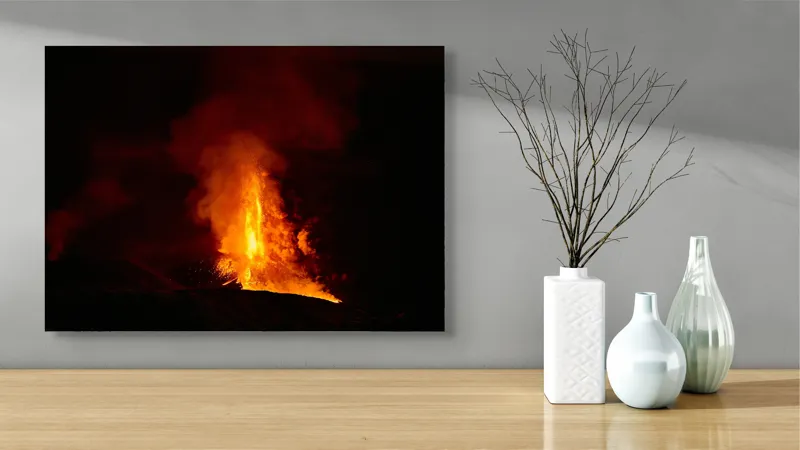 Tablou Canvas, "Erupția vulcanului în noapte misterioasă", Foc, Erupție, Lumină, Noapte, Căldură, Natură, Spectacol, Energie, Intensitate, Forță, 70 x 50 cm – poza 3