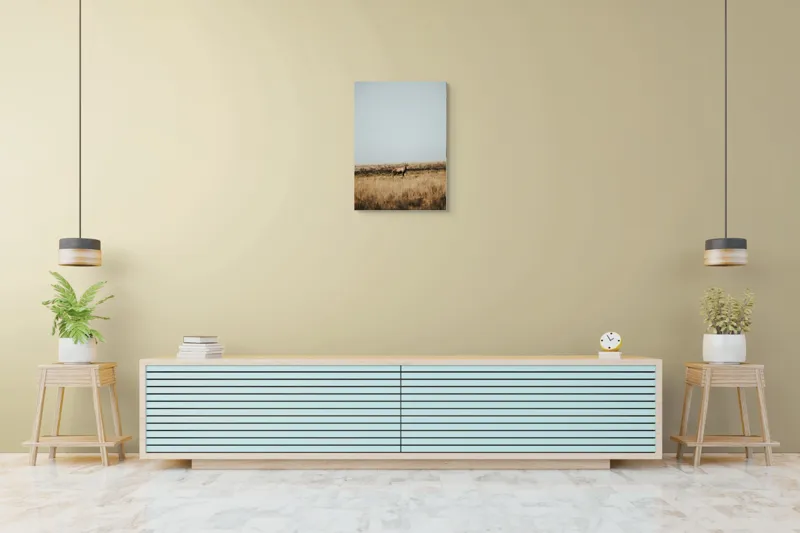 Tablou Canvas, "Cerbul singuratic în savana pustie", Cer, Cerb, Câmpie, Solitudine, Natură, Serenitate, Peisaj, Calm, Izolare, Pajiște, 50 x 70 cm – poza 6