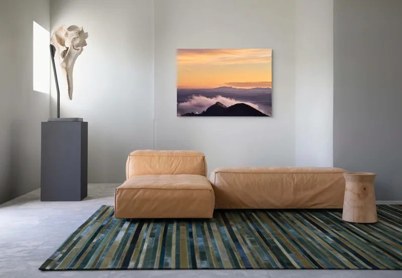 Tablou Canvas, "Cer senin la asfințit peste munți", Cer, Nori, Munți, Apus, Lumină, Peisaj, Siluetă, Calm, Natură, Vedere., 100 x 70 cm – poza 7
