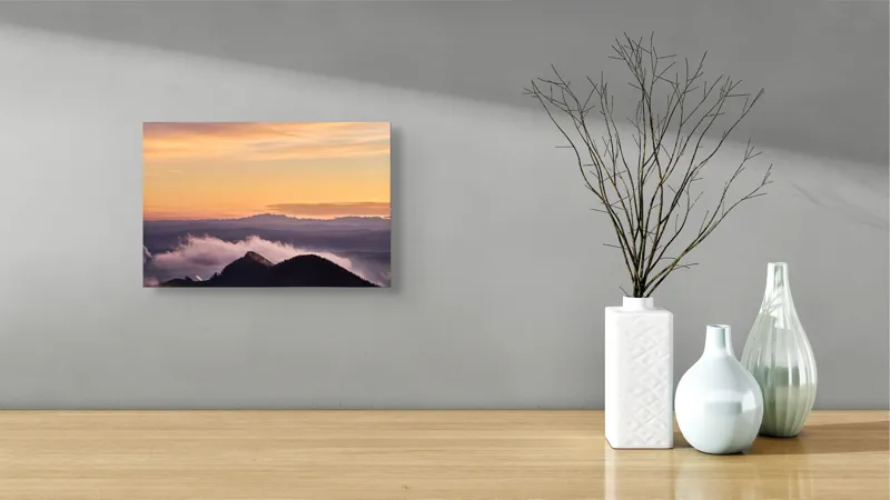 Tablou Canvas, "Cer senin la asfințit peste munți", Cer, Nori, Munți, Apus, Lumină, Peisaj, Siluetă, Calm, Natură, Vedere., 39 x 26 cm – poza 8