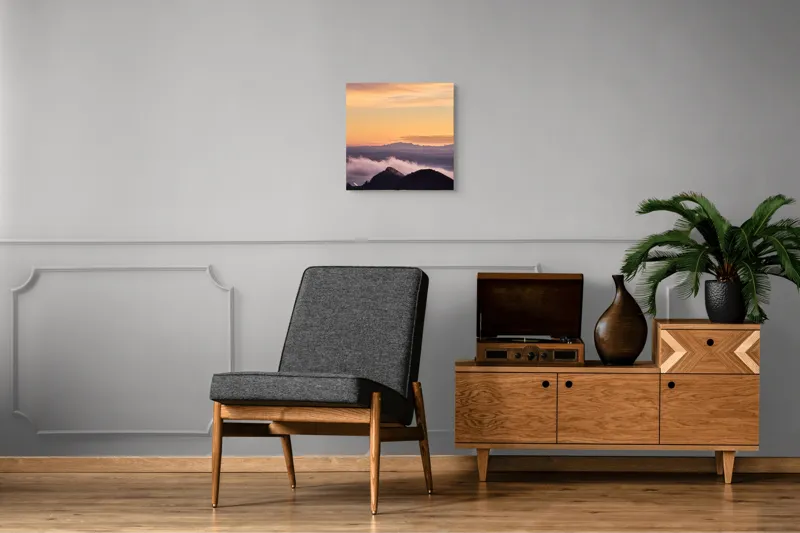 Tablou Canvas, "Cer senin la asfințit peste munți", Cer, Nori, Munți, Apus, Lumină, Peisaj, Siluetă, Calm, Natură, Vedere., 50 x 50 cm – poza 6
