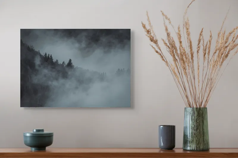 Tablou Canvas, "Pădurea cufundată în ceață albăstruie", Ceață, Pădure, Mister, Tăcere, Umbre, Întuneric, Liniște, Vârfuri, Melancolie, Natură, 54 x 39 cm – poza 4